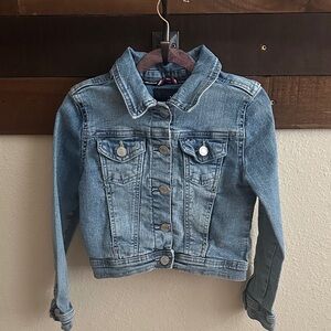 Tommy Hilfiger Big Kids' Classic Denim Jacket
Nolita Wash | S